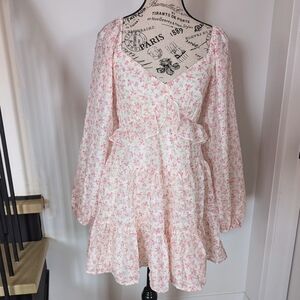 TRIXXI | Women's White/Pink Floral Sweetheart Neck Tiered Smock Back Mini Dress